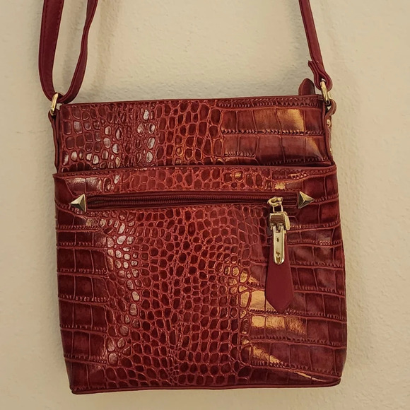 Marc Chantal Red Croc Leather Handbag Shoulder Strap Gold Accents Zip Close. - Picture 11 of 14
